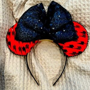 Minnie Mouse ears